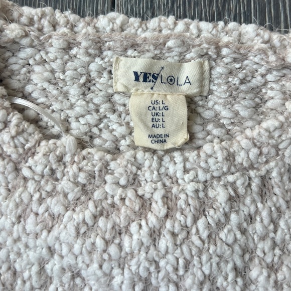 Yes Lola cream and tan crewneck sweater. Women’s size large - Picture 5 of 8